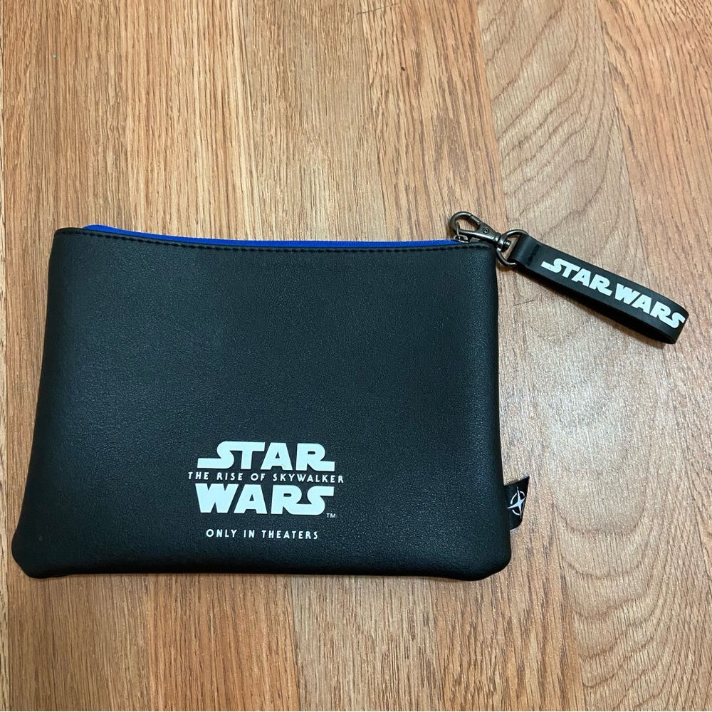 StarWars The Rise of Skywalker pouch from United Airlines